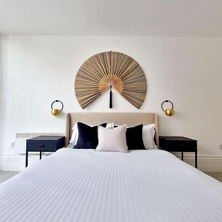 The Stray Adjacent, Interior-Designed 2-Bed Apartment- Luxury 哈罗盖特 外观 照片