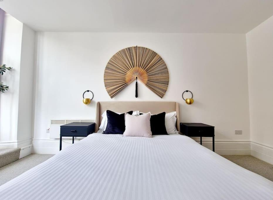 The Stray Adjacent, Interior-Designed 2-Bed Apartment- Luxury 哈罗盖特 外观 照片