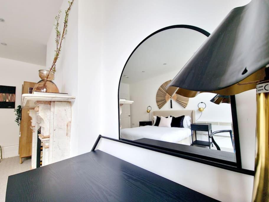The Stray Adjacent, Interior-Designed 2-Bed Apartment- Luxury 哈罗盖特 外观 照片