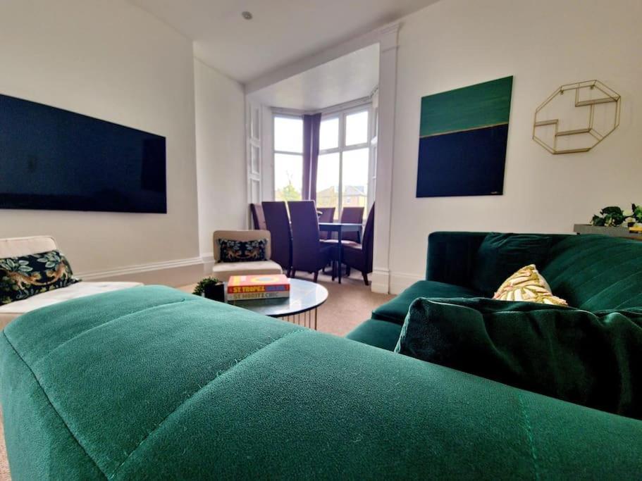 The Stray Adjacent, Interior-Designed 2-Bed Apartment- Luxury 哈罗盖特 外观 照片